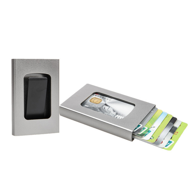 כיצד ארנקים של RFID מגנים על כרטיסים ועל נתונים אישיים?