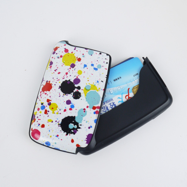 כיצד בעל כרטיס אשראי מאלומיניום משפר את אבטחת הארנק היומיומי?