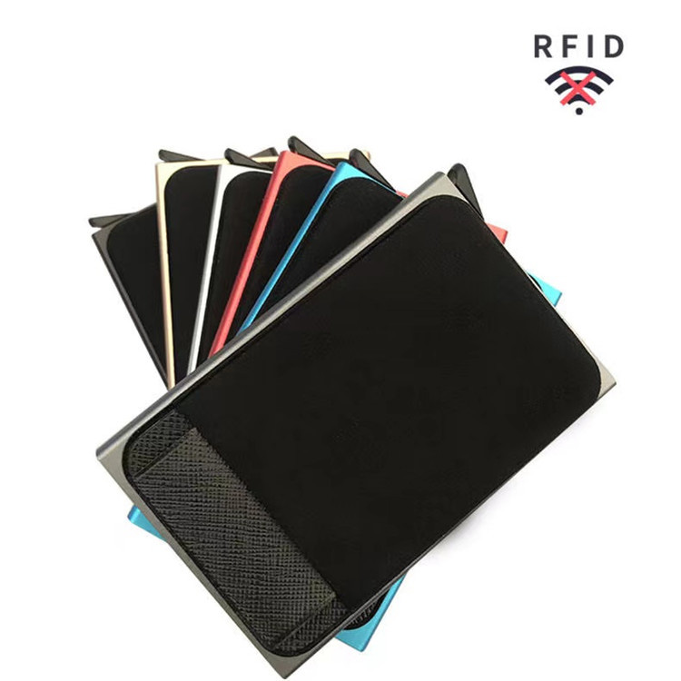 ארנק אלומיניום פופ אפ אוטומטי RFID עם נרתיק גמישות אחורי